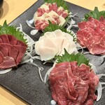 馬肉料理専門 かぶと馬 - 盛り合わせ　これで1580円