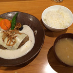 ガーベラキッチン - ホワイトソースのハンバーグ