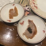 全聚徳 - 北京ダック(左：砂糖　右：キャビア添え)