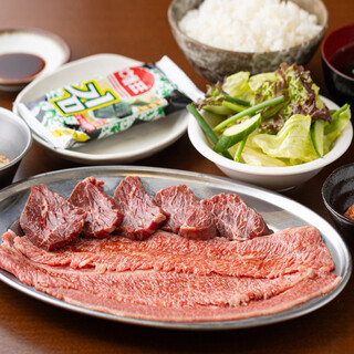 お得なランチセット！カルビとハラミを楽しめる満足メニューも◎