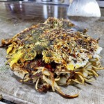 お好み焼吉野 - 油かす玉 そば入り、スジトッピング