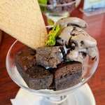 ANZU CAFFE - チョコレートパフェ 680円