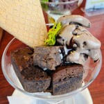 ANZU CAFFE - チョコレートパフェ 680円