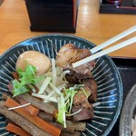 こんこ屋 - 角煮リフト。