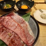 ビーフ鈴木 - とろ肉3秒炙り・(大根おろし・月見・ミニミニライス)