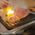 ビーフ鈴木 - 秘技3秒炙りの術(*’ω’ﾉﾉﾞ☆ﾊﾟﾁﾊﾟﾁ