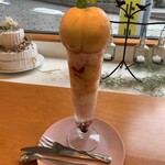 カフェ ド ペル - 丸ごと桃パフェ　シングル