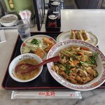 餃子の王将 - 料理写真:日替わりランチ(1045円)
