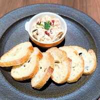 和の旨味とイタリアの香り ~佃煮とチーズのクロスティーニ~