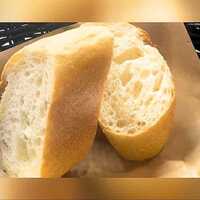 焼きたてのアツアツ バケット 