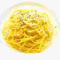 濃密卵黄とパンチェッタのカルボナーラ ~白ワインが進む一皿~