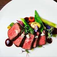 厳選国産牛のタリアータ シェフ気まぐれソースとともに