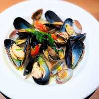 厳選貝の白ワイン蒸し ~海の恵みをふんだんに~