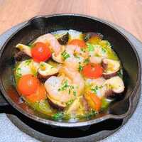 魚介と旬野菜の熱々アヒージョ 香り立つオリーブオイル仕立て