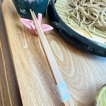 手打ち蕎麦 鶴 - 箸置きも鶴