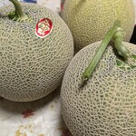 嶋田農園 - お土産メロン2000円/玉（1800円〜3000円）2025年7月現在