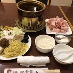 四季茸 栄本店 - 鶏肉きのこ鍋　¥1,000