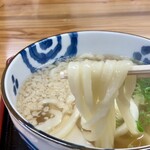 饂飩 こむぎや - 筋の通ったまっすぐな麺で硬過ぎず柔らかさもなく丁度いい喉ごし