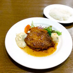 ビーハイブ - 『コンビネーションB』の「ハンバーグステーキ」タルタルソース・ライス