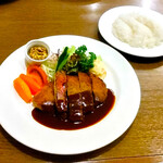 ビーハイブ - 『和牛ヘレカツセット』の「ビフカツ(付合せサラダ付)」・ライス