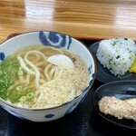 饂飩 こむぎや - 天かすはデフォなんですが出汁とめちゃくちゃあってる