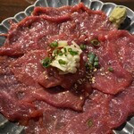 炭火焼肉 ホルモン にく式 - 赤身カルパッチョ