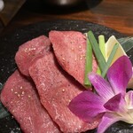 炭火焼肉 ホルモン にく式 - 上タン　並タン