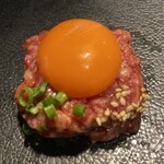 炭火焼肉 ホルモン にく式 - ユッケ
