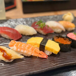 築地魚力 - ◯ランチ握り寿司10貫¥1,380 （税込¥1,518）
…マグロ赤身、イカ、カツオ、白身魚、赤貝、
穴子、海老、玉子焼き、イクラ、ネギトロ軍艦の10貫。