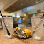 築地魚力 - ◇生レモンサワー¥550×2
…生レモン半玉を、ギュギュッと絞って…
果汁たっぷりのレモンサワーに♪(๑˃̵ᴗ˂̵)