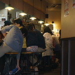 麺屋しらかわ - 待っている時に店内を激写です