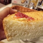 アロマ珈琲 - 分厚いトーストに、背徳のジャムバター