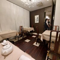 中国飯店 三田店 - 部屋にはシャンデリアも