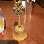 川原町屋 - このベルで店員さんを呼びます。