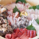 漁師の店sun&sea - 桶盛り　サザエマグロ　キビナゴ　真鯛　アオリイカ等