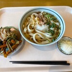 釜揚げうどん　白粉屋 - 料理写真:ぶっかけうどん大盛り650円＋100円バイキングの小皿