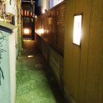 源氏 - 怪しげな小路を進む