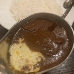 Cuit Bonne - シルバーグレービーポットに
      丁寧に作り込まれた特製カレールー
      