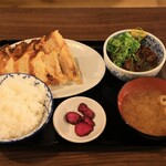 餃子とどて煮　うさぎ屋 - 