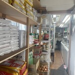 サルシーナハラルフーズ - 店内入ってすぐ