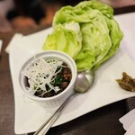 和彩むねや - 肉そぼろのレタス包み