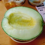 休暇村 - メロン半玉が一人づつ