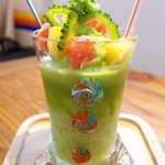 30849436 - ゴーヤーラッシュ（￥520）。ボタン付き、脚付きのグラスもユニーク