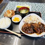 ひろし食堂 - ロースとんかつ定食　１０００円！