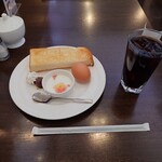 さくら珈琲 - 料理写真:ノーマルなモーニングサービスである

●アイスコーヒー（トーストモーニング付き）500円

を注文してみた