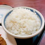 中華料理玉蘭春 - ライス中。普通の日本米