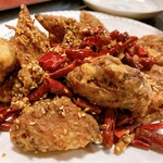中華料理玉蘭春 - 重慶風鶏肉辛子炒め。全部肉は骨付き。かなり塩辛い