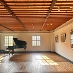 六甲山サイレンスリゾート カフェテリア - 2階にはギャラリールームも