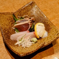 ダイナミックキッチン＆バー 響  新宿サザンタワー店 - 刺身三種盛合せ