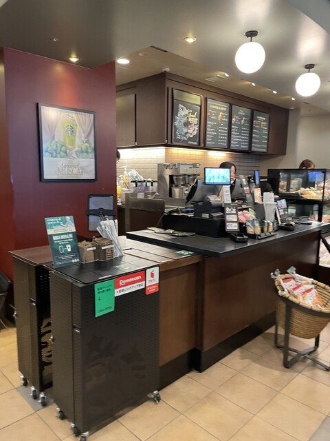 STARBUCKS COFFEE Shinjuku Mitsui Biru Ten photo 5